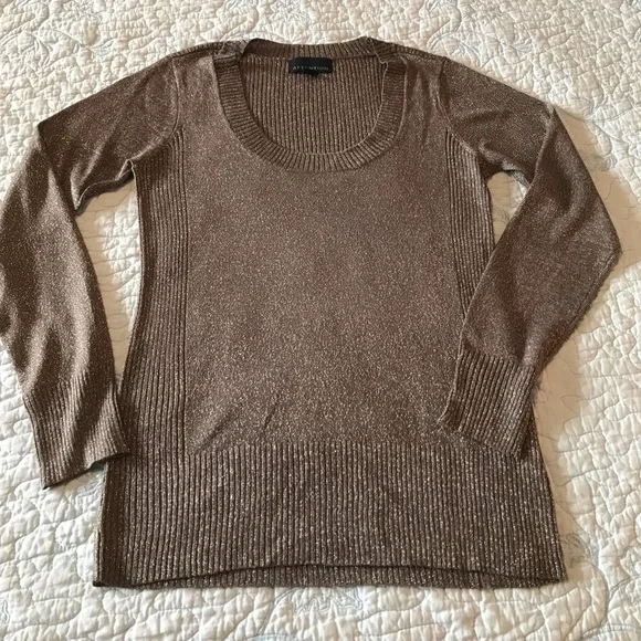Women’s metallic gold long sleeved sweater - Picture 2 of 7